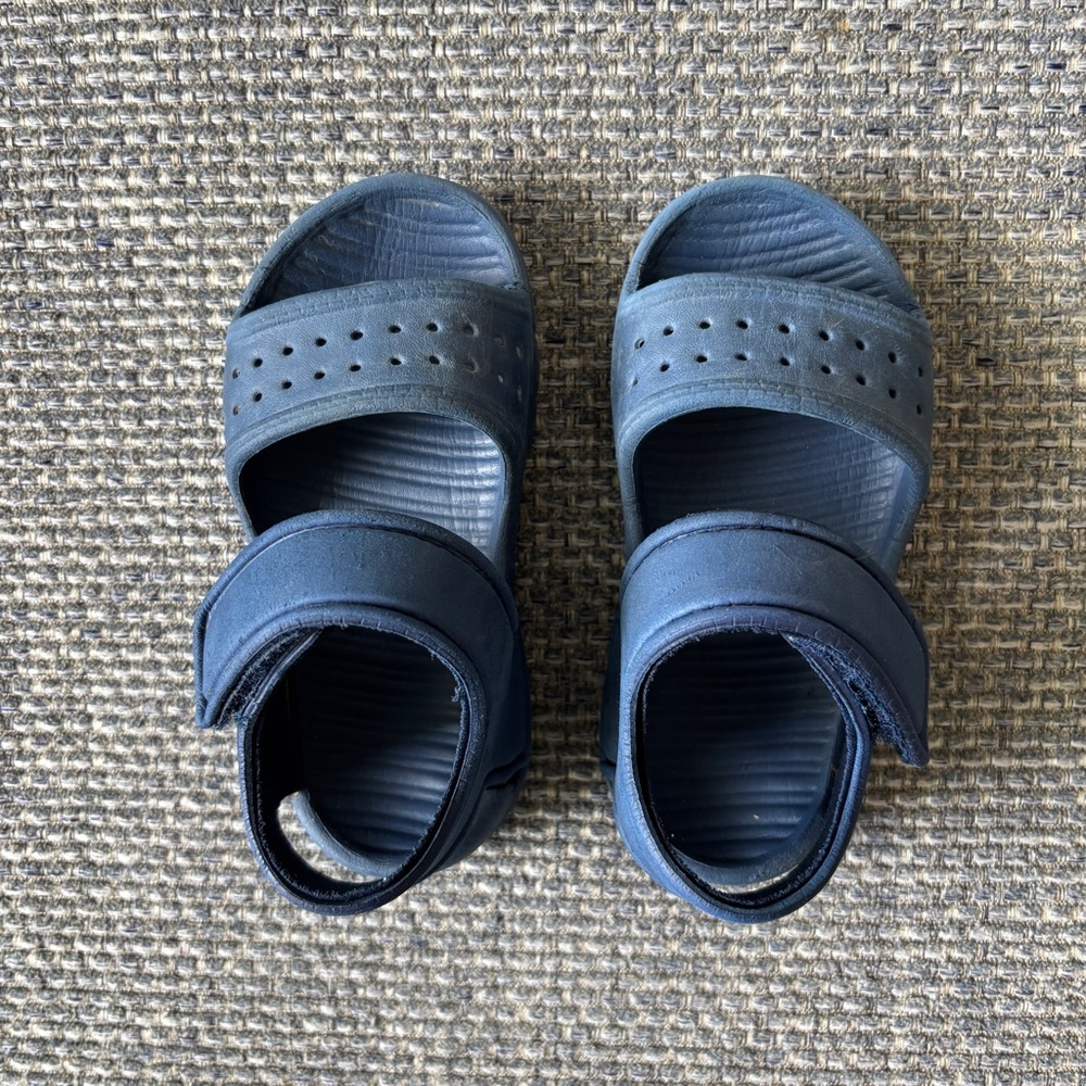 5/$25 👟 Tucker & Tate Navy Blue Toddler Sandals Size 6 Lightweight & Comfy 🌊